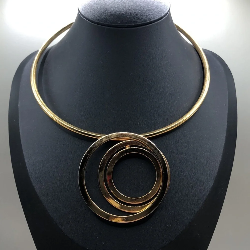 Gold tone modernist geometric cuff collar necklace-retro style costume jewelry.